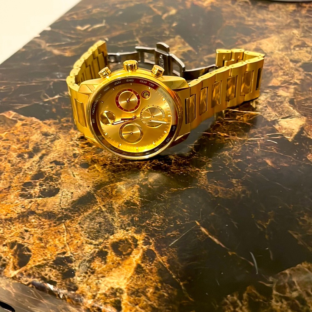 Movado bold gold versa